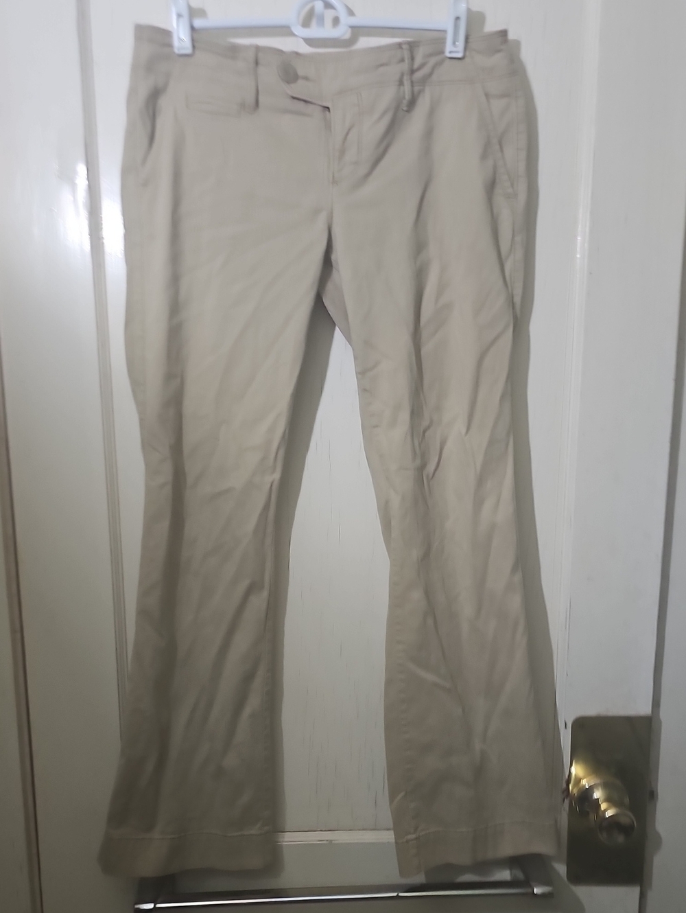 Women's American Eagle Sz 6 Short Khaki Straight-Leg Pants- Classic Beige